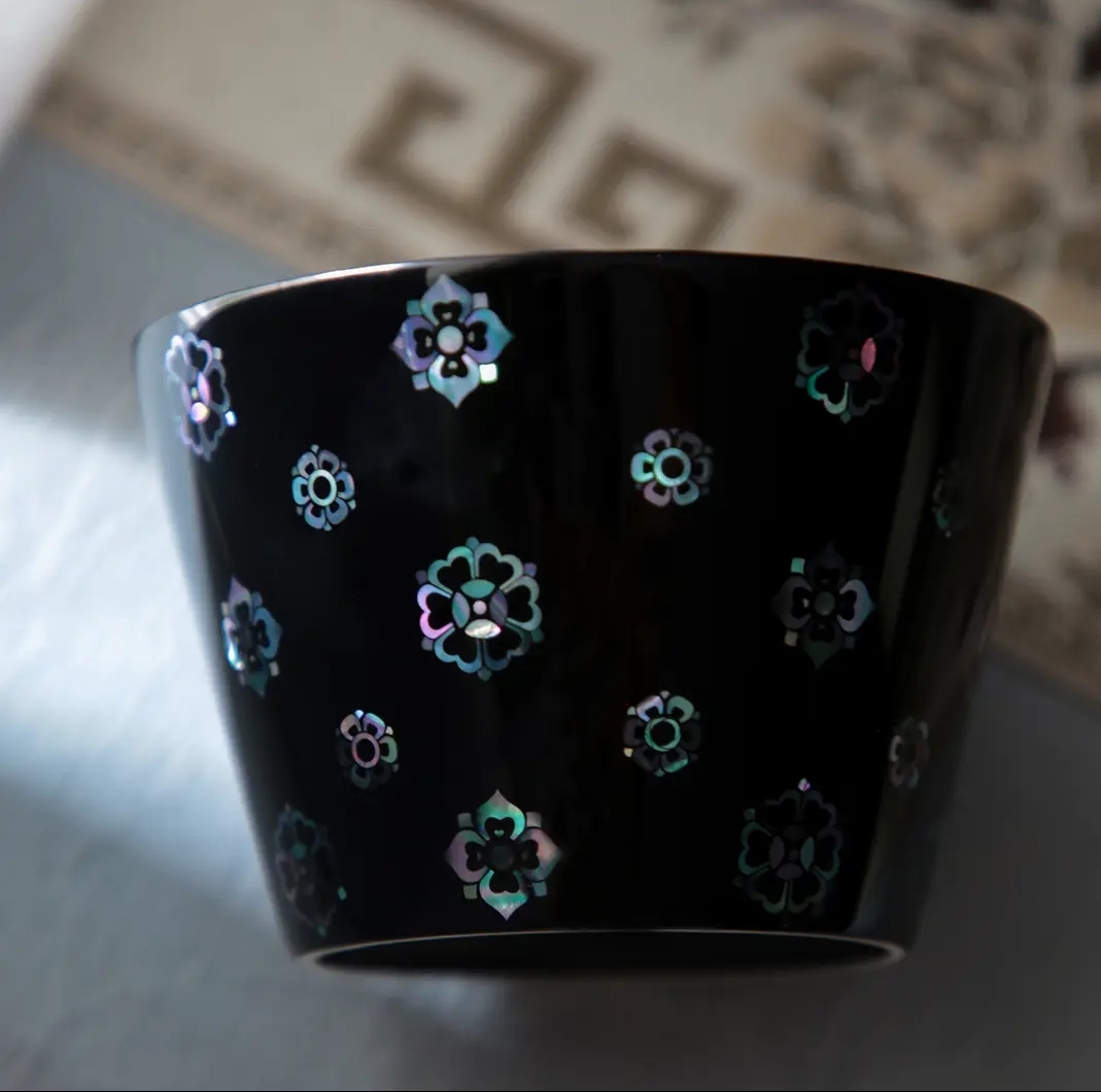Bixiang Flower Lacquer and Mother-of-Pearl Tea Cup