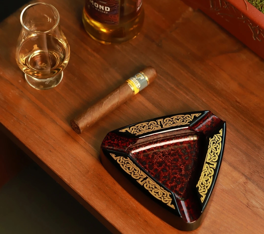 Triangular Lacquer Cigar Humidor with Gold Inlay