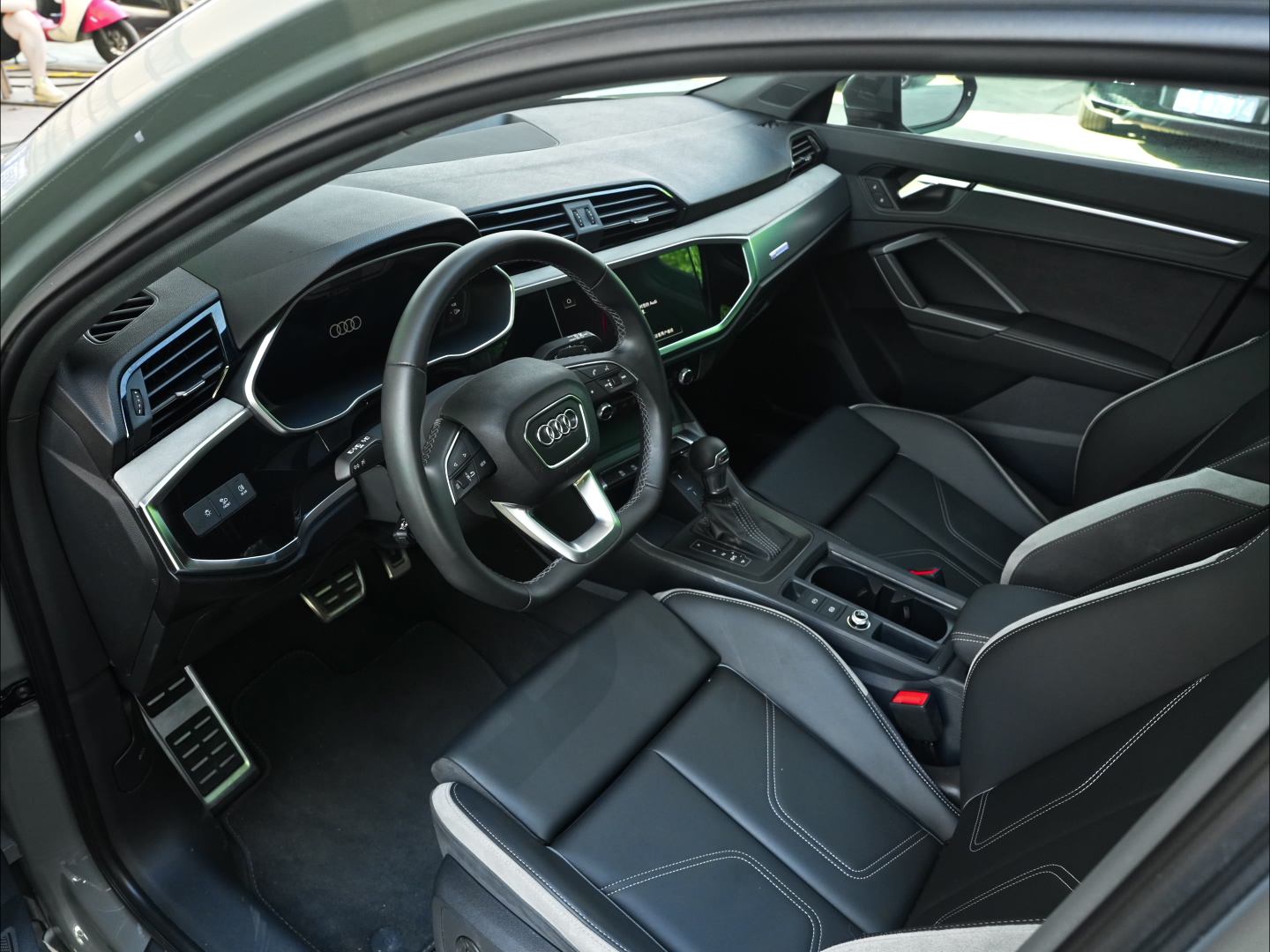 AUDI Q3 2023-2025 - Thumbnail 9