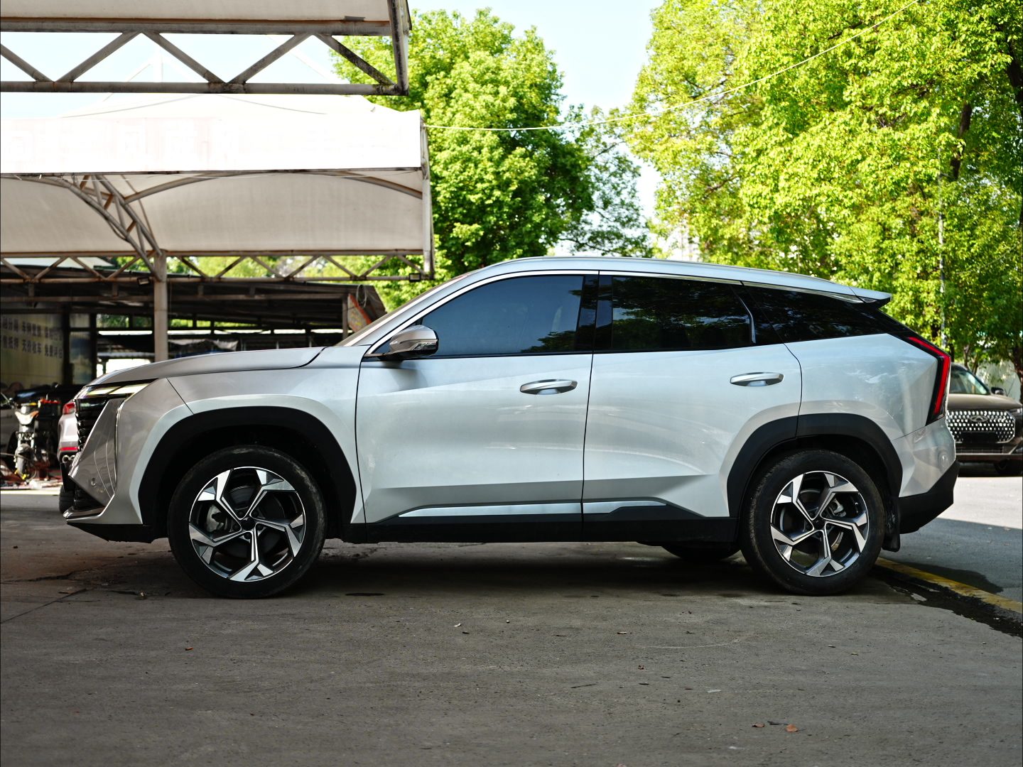 GEELY BOYUE L 2023-2025 - Thumbnail 4