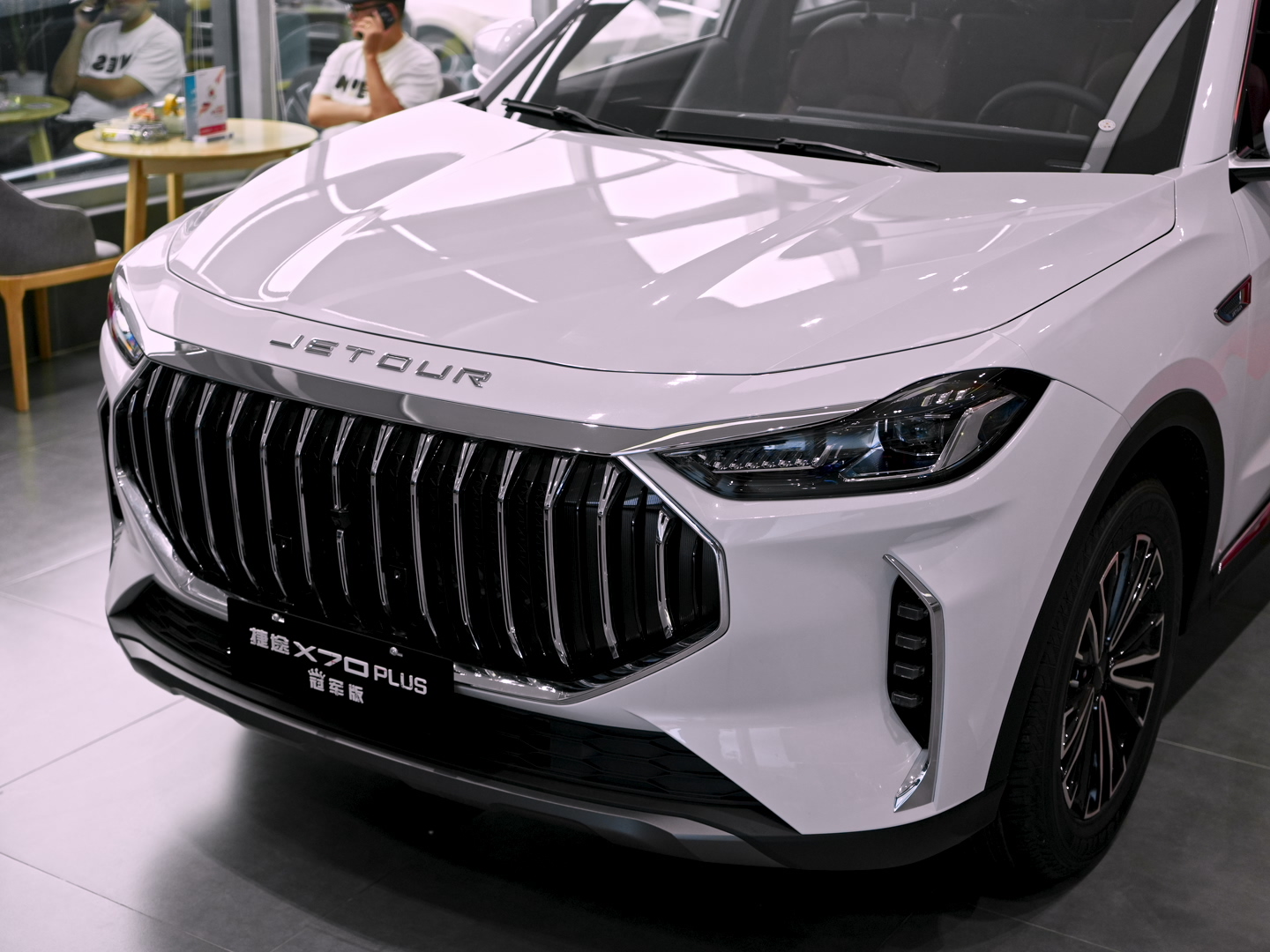 JETOUR X70 PLUS 2025 - Thumbnail 2