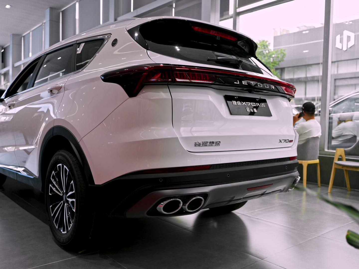 JETOUR X70 PLUS 2025 - Thumbnail 4