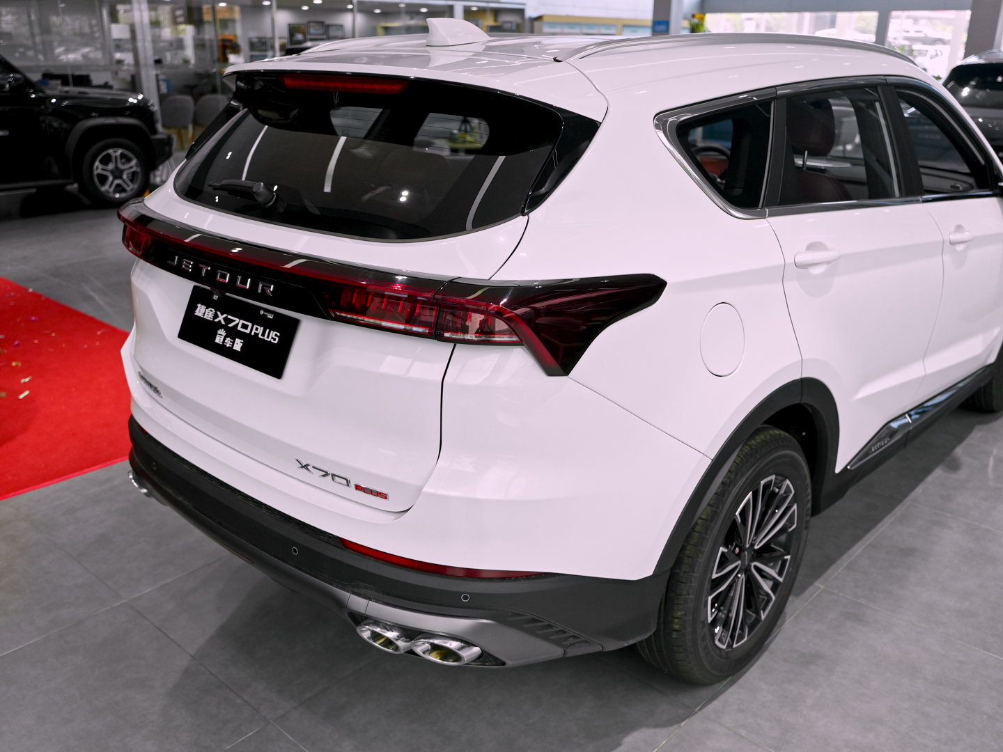 JETOUR X70 PLUS 2025 - Thumbnail 5
