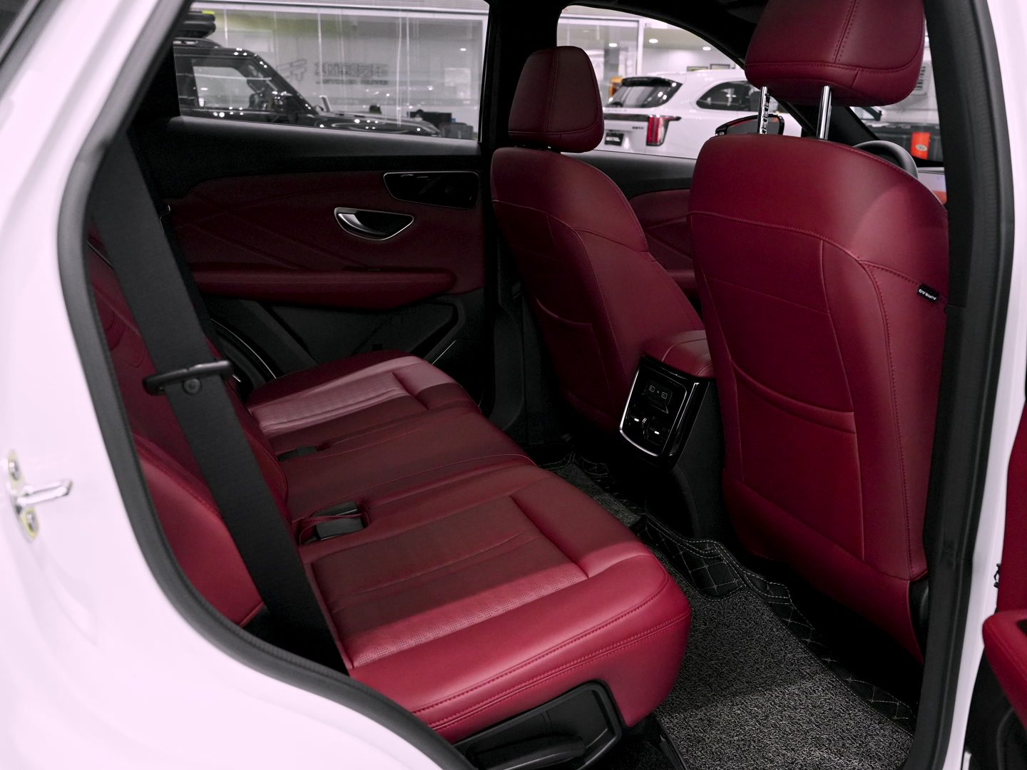 JETOUR X70 PLUS 2025 - Thumbnail 8
