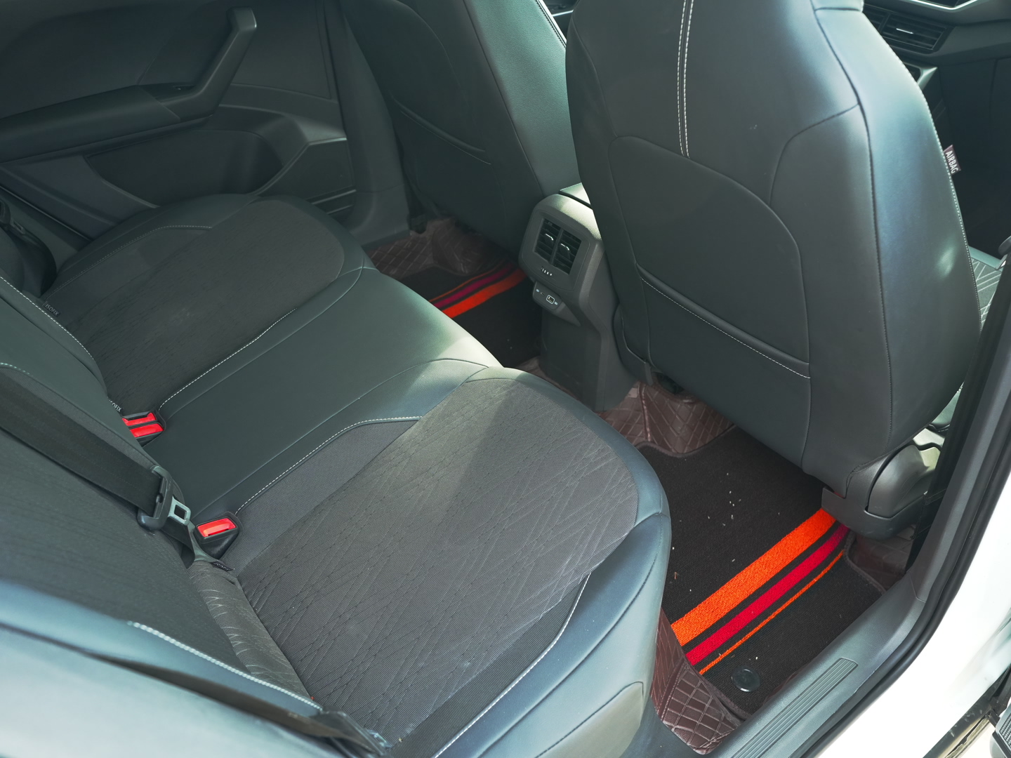 VOLKSWAGEN T-Cross 2023-2025 - Thumbnail 8