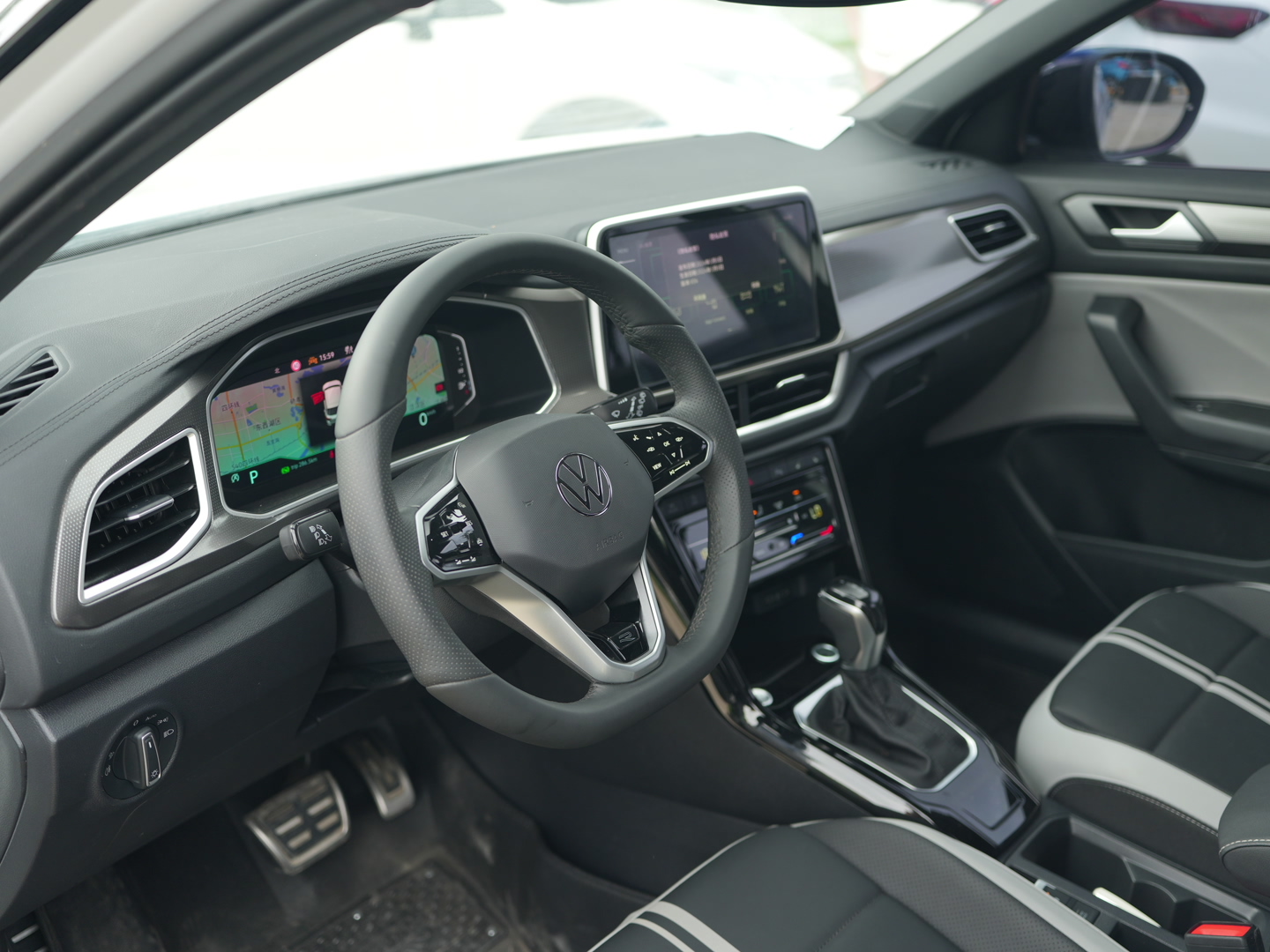 VOLKSWAGEN T-Roc 2023-2025 - Thumbnail 7