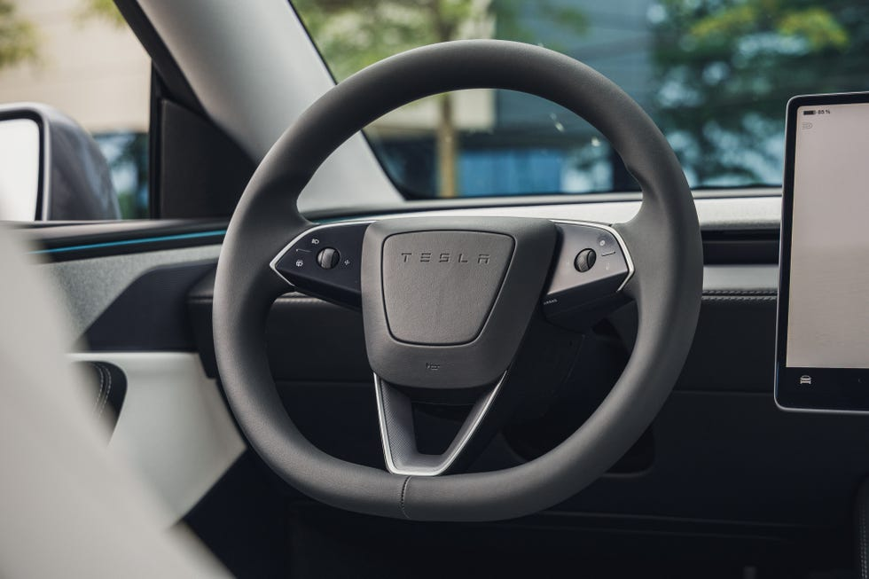 Tesla Model 3 2025 - 5