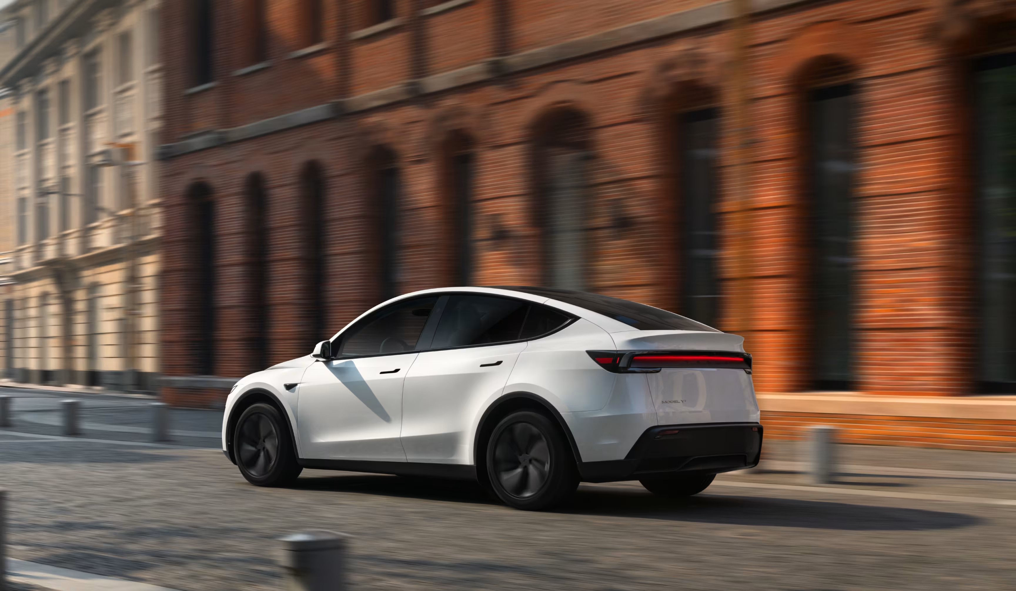 Tesla Model Y 2025 - 12