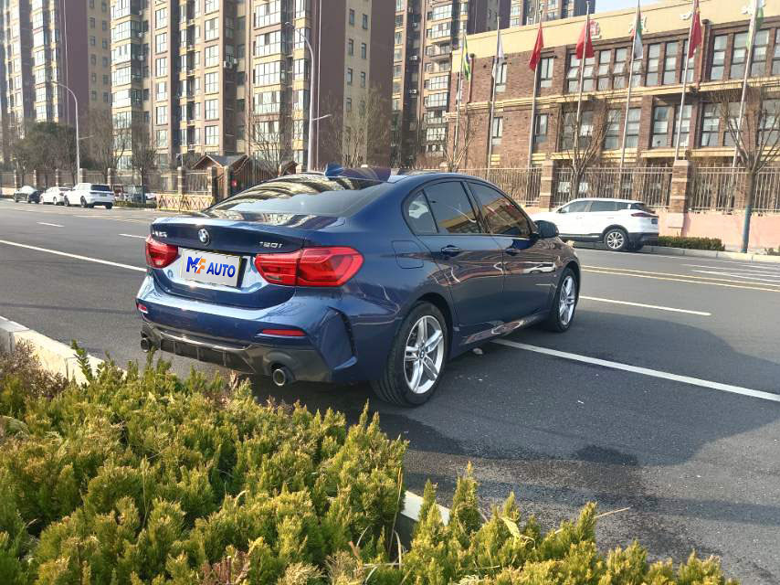 BMW 1 Series 2022 2.0i 1.5T M Sport Night Edition Automatic - 5