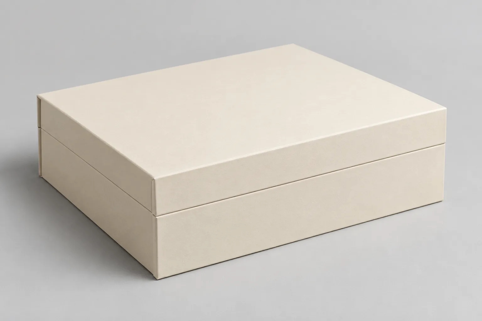 Hinged rigid box with clear cover