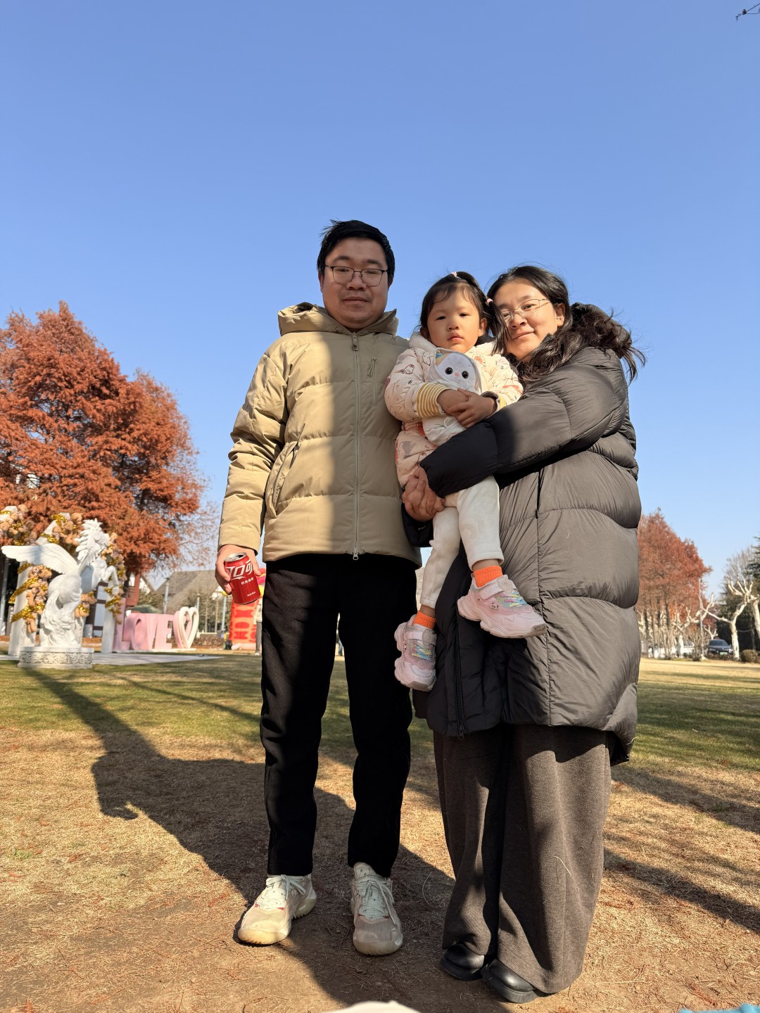这天我们去了太阳岛(照片中怎么少了小孩呢? 她去当摄影师啦)