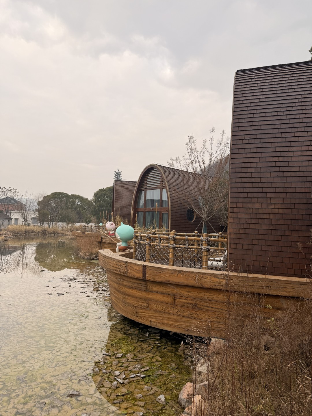 这天, 我们住进了船里
