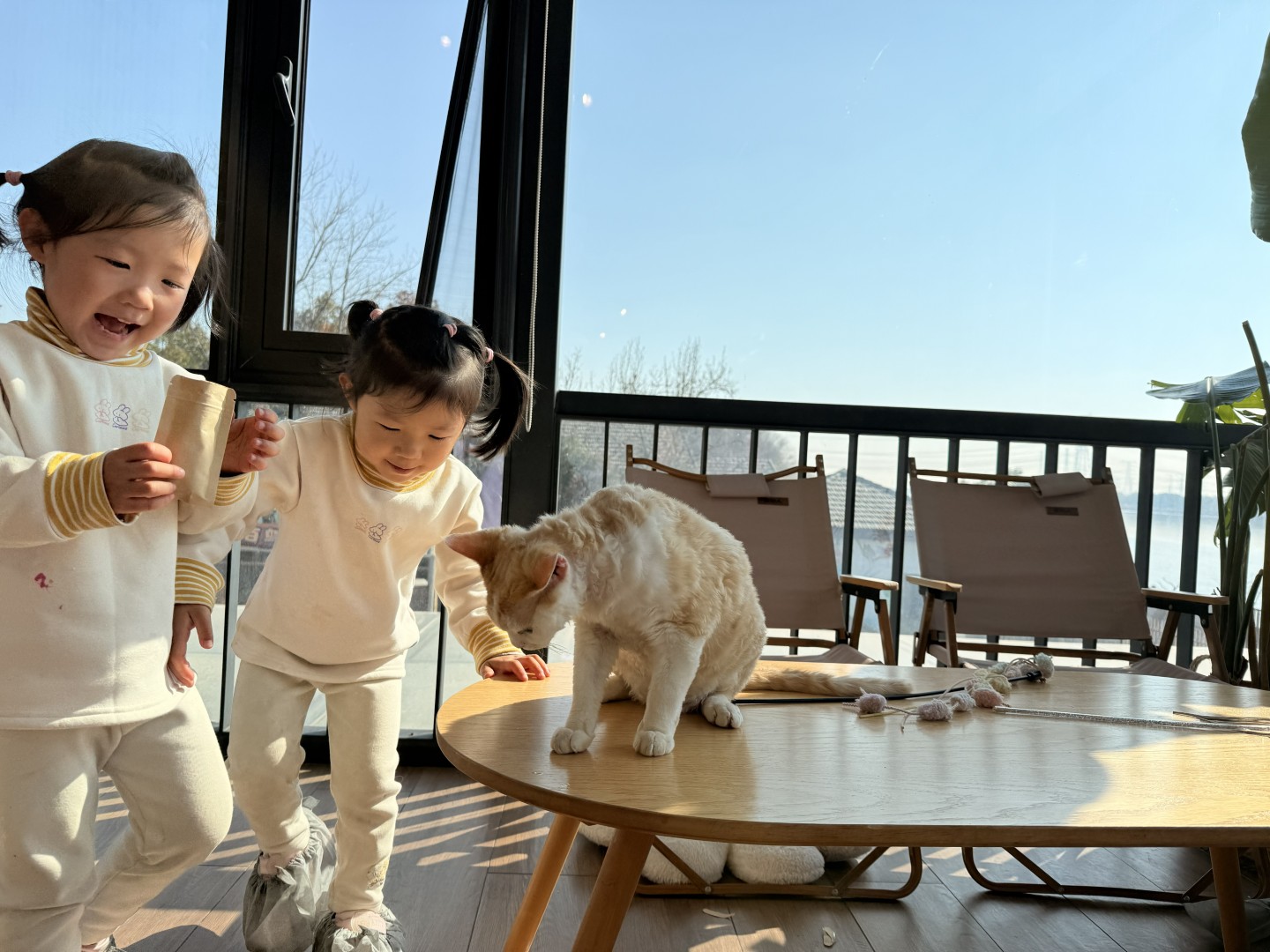 这天我们去了太阳岛(照片中怎么少了小孩呢? 她去当摄影师啦)